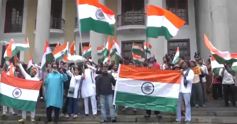 ভারতের রাজপথে ভুক্তভোগীরা